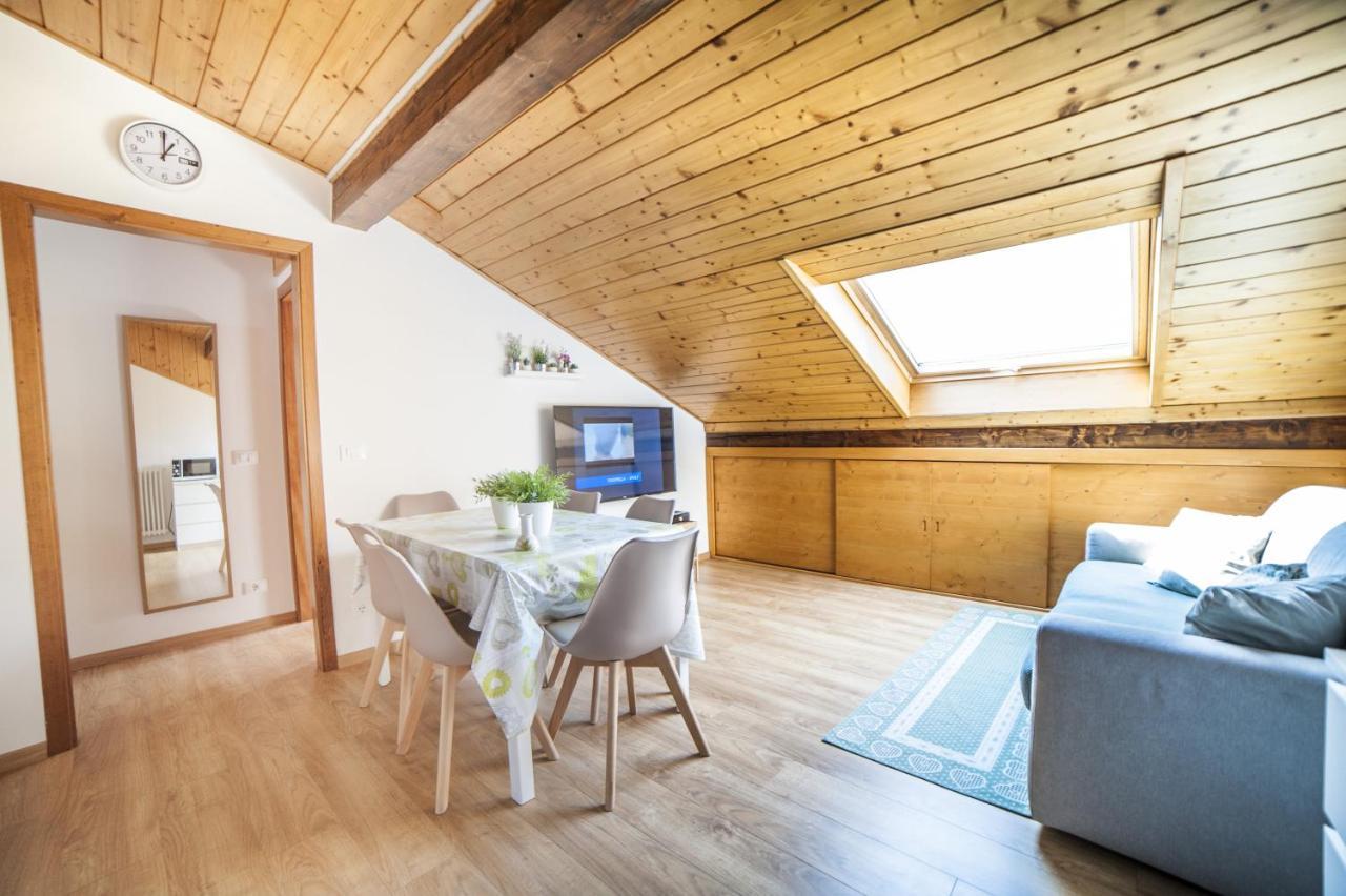 La Mansarda Di Emma Apartment ปินโซโล ภายนอก รูปภาพ