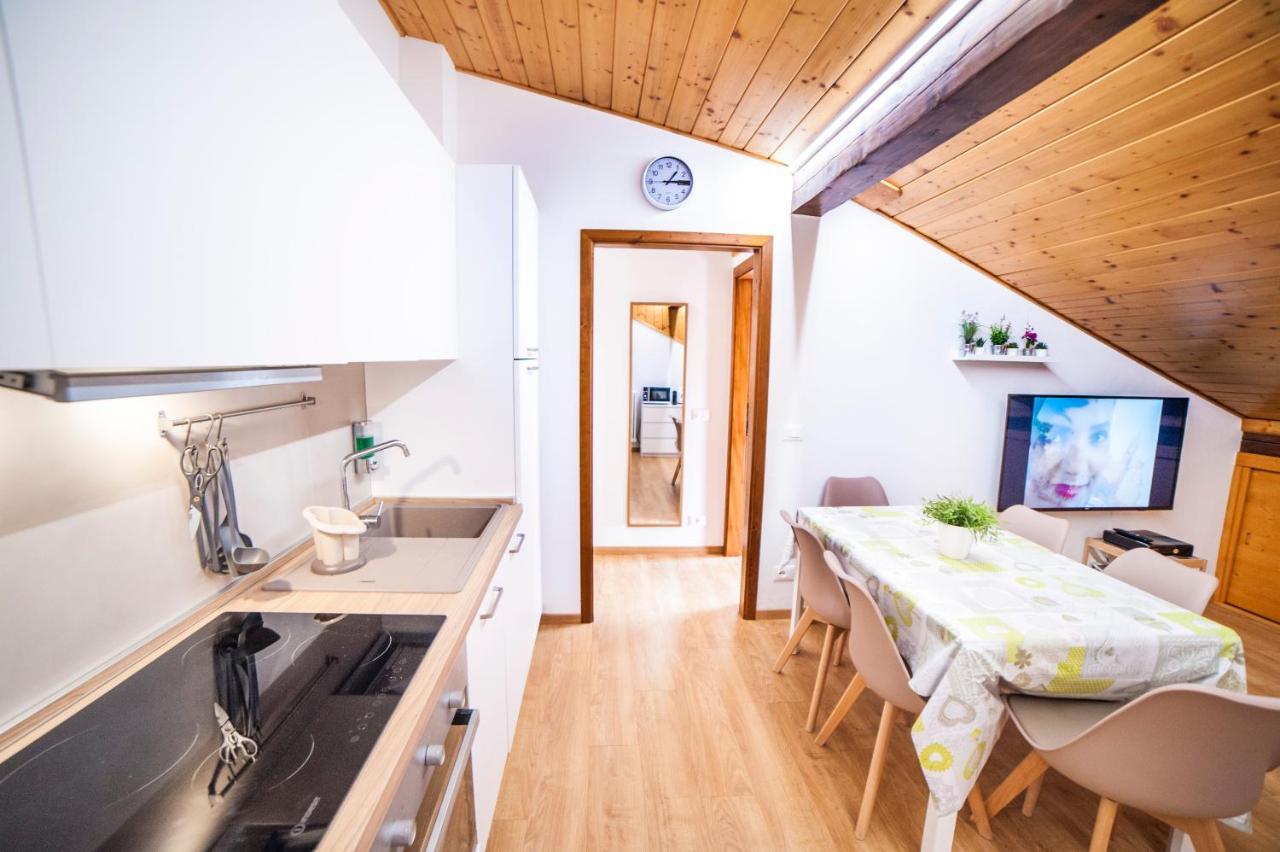 La Mansarda Di Emma Apartment ปินโซโล ภายนอก รูปภาพ
