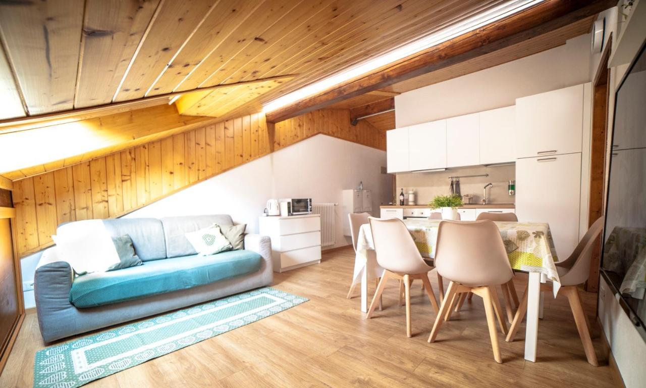 La Mansarda Di Emma Apartment ปินโซโล ภายนอก รูปภาพ