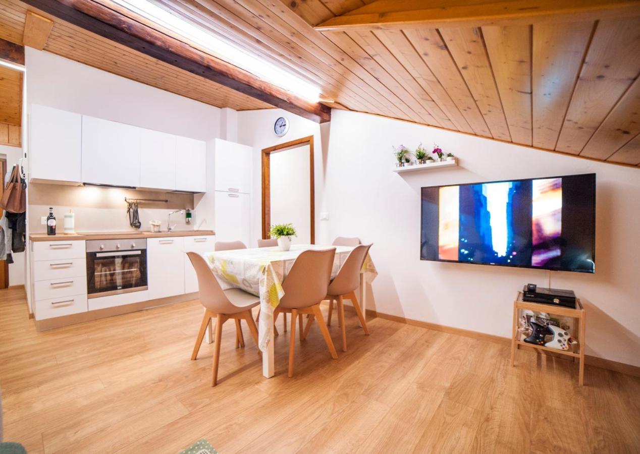 La Mansarda Di Emma Apartment ปินโซโล ภายนอก รูปภาพ