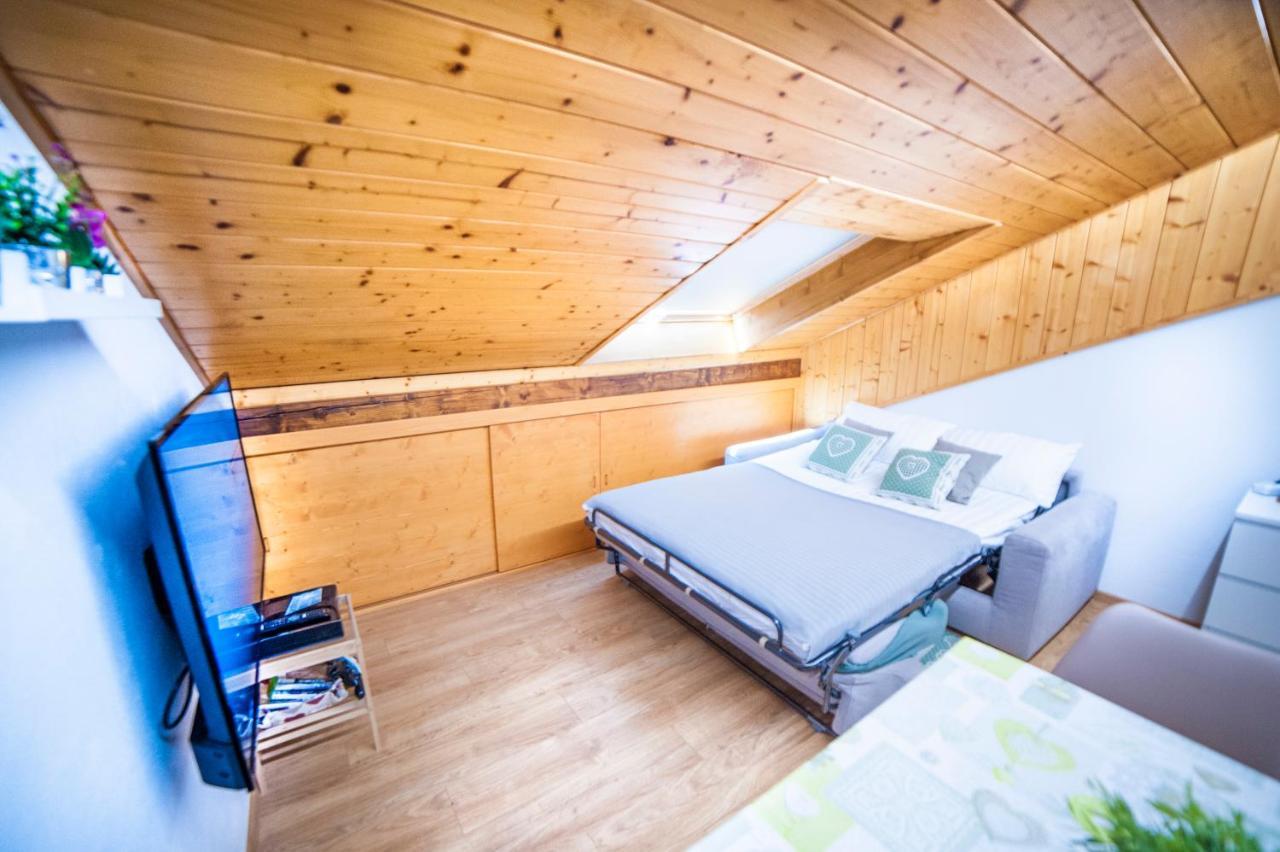 La Mansarda Di Emma Apartment ปินโซโล ภายนอก รูปภาพ