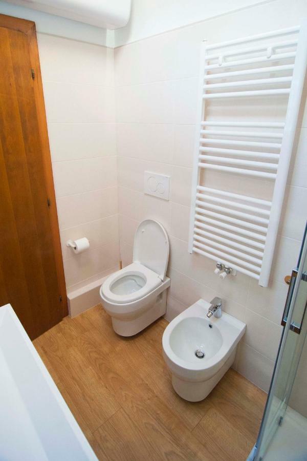 La Mansarda Di Emma Apartment ปินโซโล ภายนอก รูปภาพ