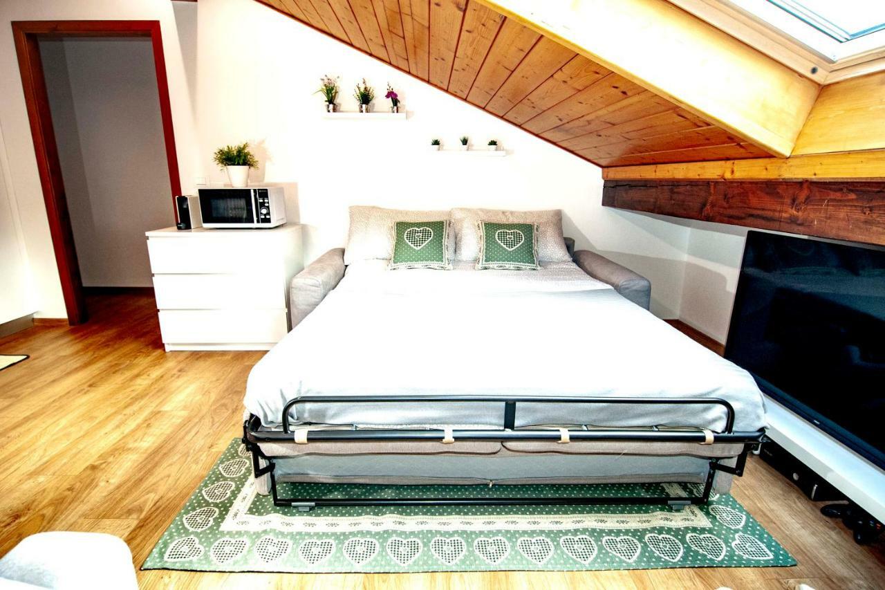 La Mansarda Di Emma Apartment ปินโซโล ภายนอก รูปภาพ