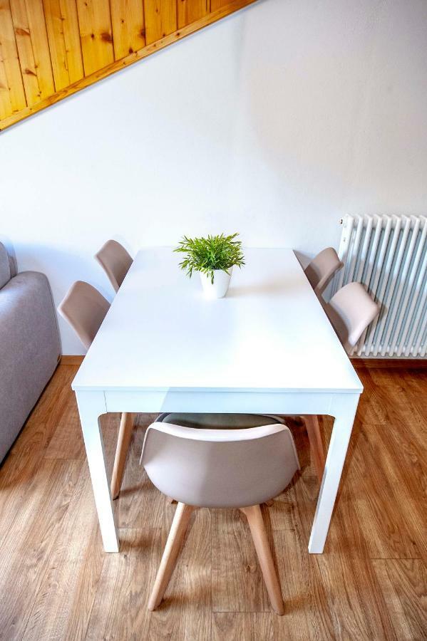 La Mansarda Di Emma Apartment ปินโซโล ภายนอก รูปภาพ