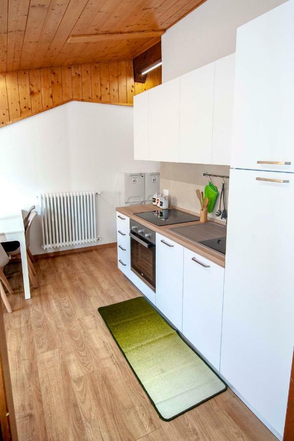 La Mansarda Di Emma Apartment ปินโซโล ภายนอก รูปภาพ