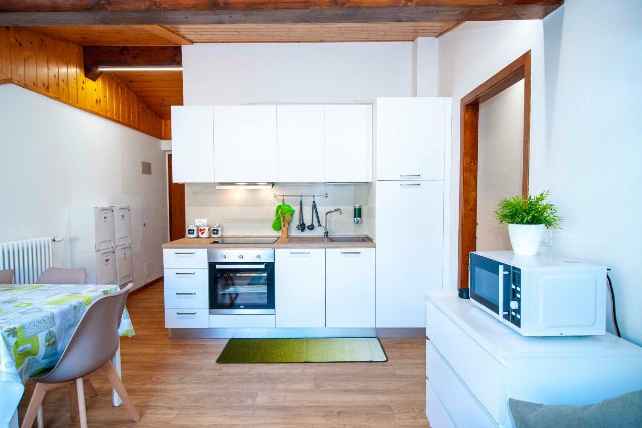 La Mansarda Di Emma Apartment ปินโซโล ภายนอก รูปภาพ