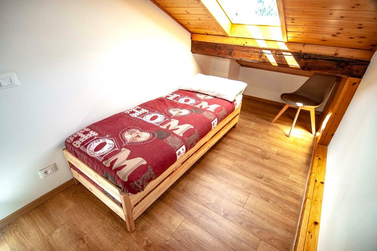 La Mansarda Di Emma Apartment ปินโซโล ภายนอก รูปภาพ