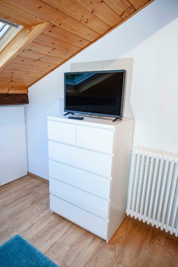La Mansarda Di Emma Apartment ปินโซโล ภายนอก รูปภาพ